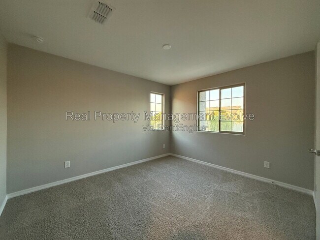 Building Photo - 5618 N 87th Dr
