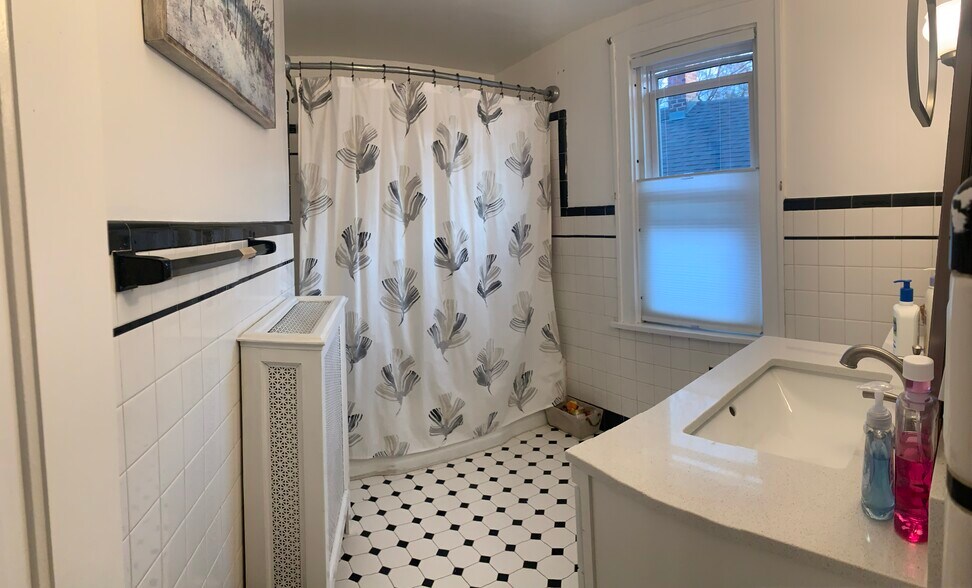 Building Photo - 29 Cardinal Ave