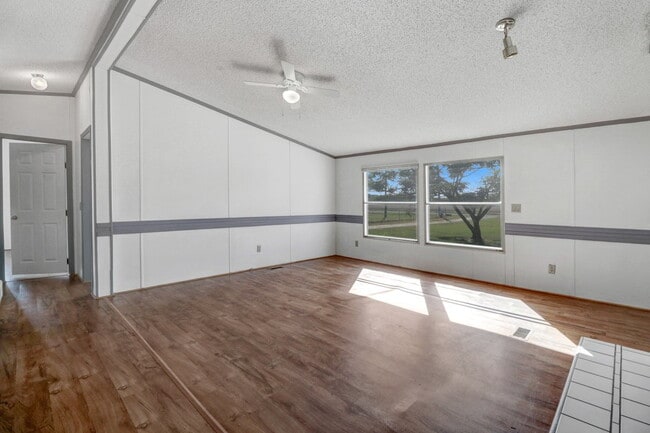 Building Photo - *SPACIOUS HOME IN PIKEVILLE SCHOOL DISTRICT*