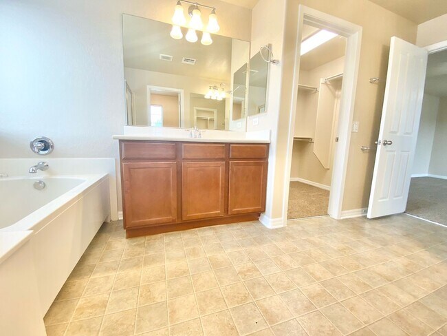 Building Photo - WONDERFUL HENDERSON HOME 3 BEDROOM / 2.5 BATH TWO STORY HOME WITH 2 CAR GARAGE