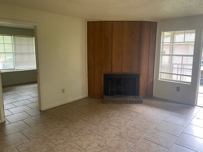 Building Photo - 8349 Governor Dr
