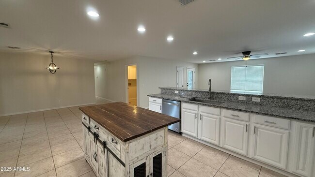 Building Photo - 25723 S Hawes Rd