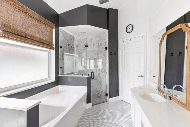 Building Photo - 9507 Lake Serena Dr