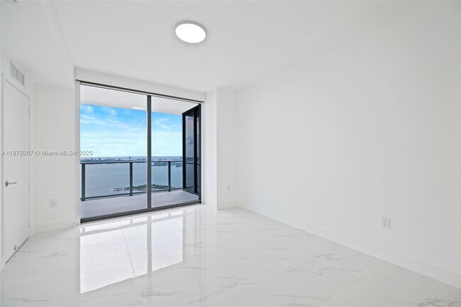 Building Photo - 700 NE 24th St