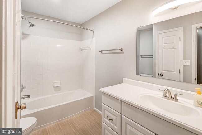 Building Photo - 8315 Sanderling Way