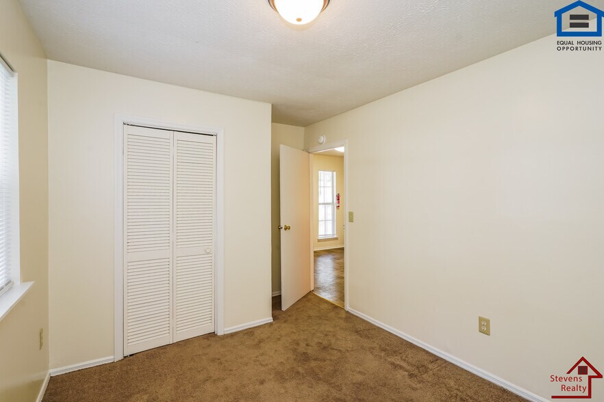 Building Photo - 140 Bybee Woods Dr