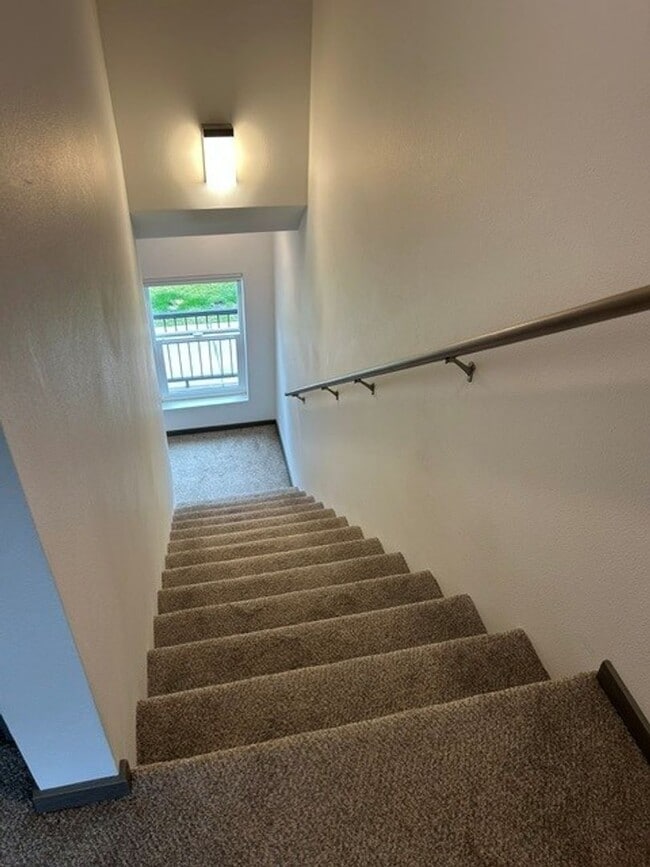 Building Photo - Windergreen Townhome