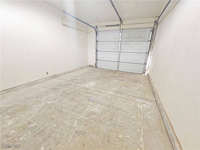 Building Photo - 2091 Sycamore Ave