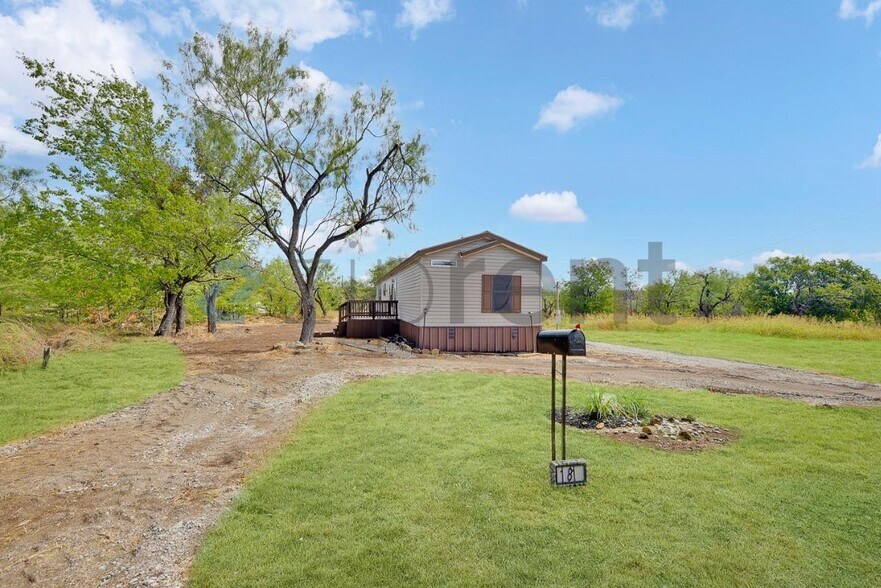 Building Photo - Unit A