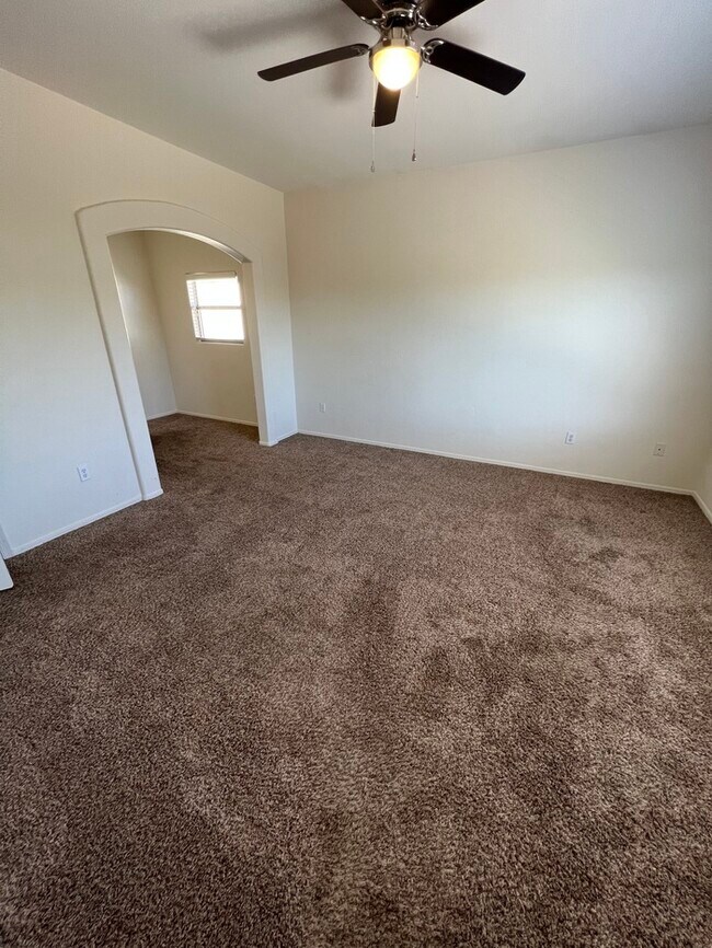 Building Photo - HOUSE FOR RENT