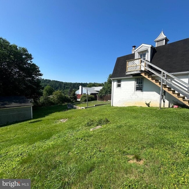Building Photo - 379 Dehaven St