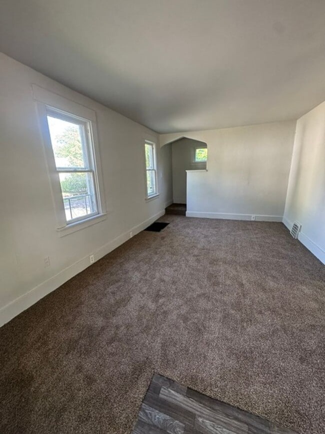 Building Photo - 1360 Huestis Ave