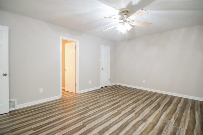 Building Photo - 16835 Grampin Dr