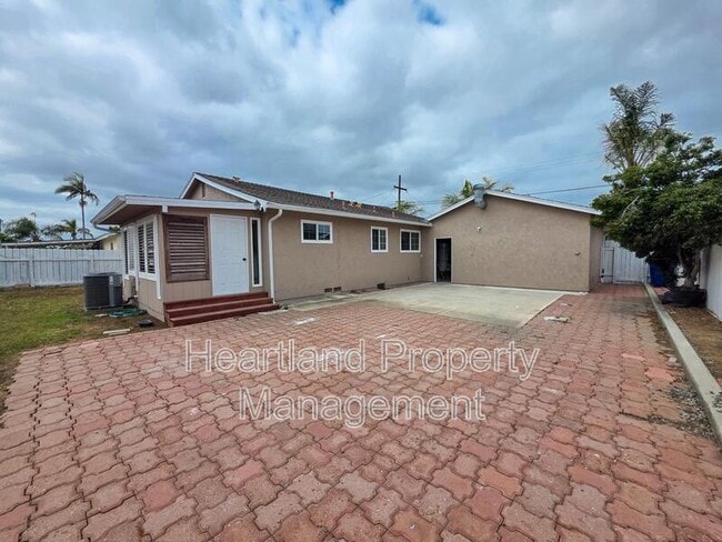 Building Photo - 631 Fig Ave