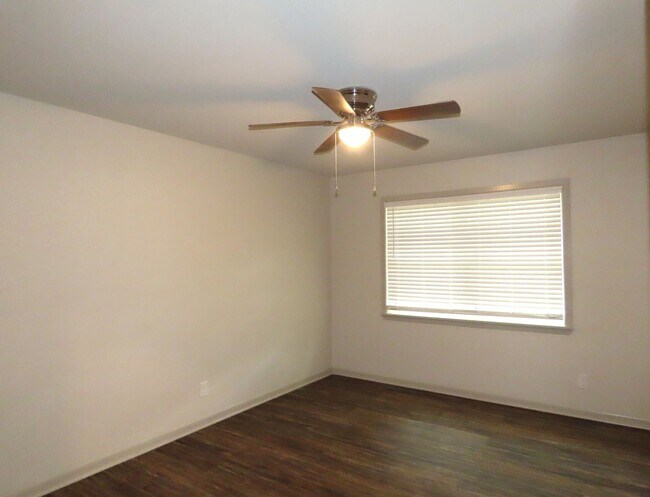 Building Photo - Updated 5 bedroom, 3 bathroom home in Tyle...