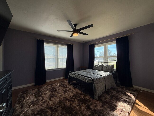 Building Photo - 3 Bedroom, 2 Bathroom charming Craftsman Style Home nestled in the heart of Tulare, CA