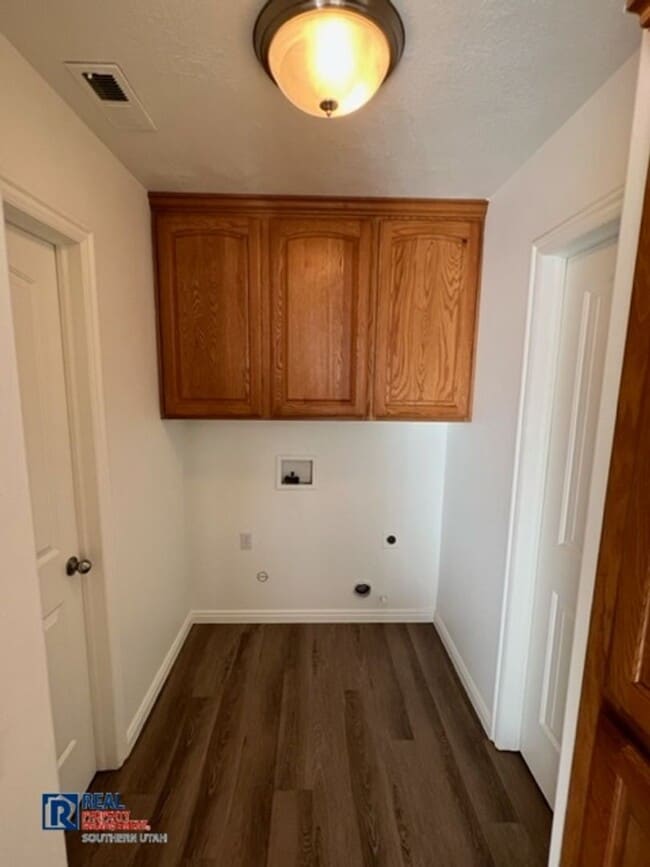 Building Photo - Skyhawk Townhome