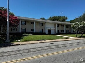 Building Photo - Cozy 2 bedroom 2 bath corner unit