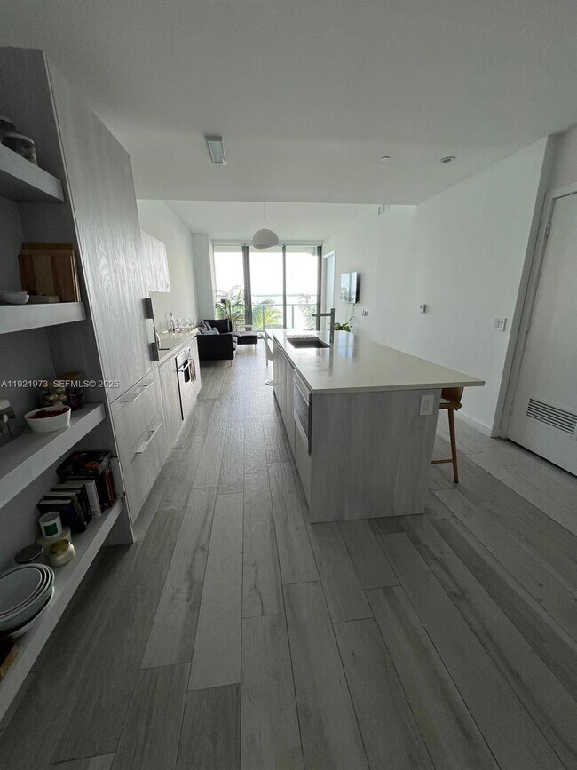 Building Photo - 480 NE 31st St