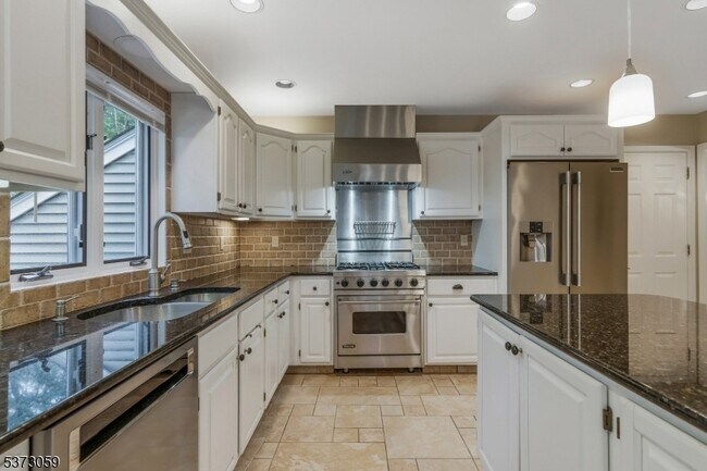 Building Photo - 833 Carnoustie Dr