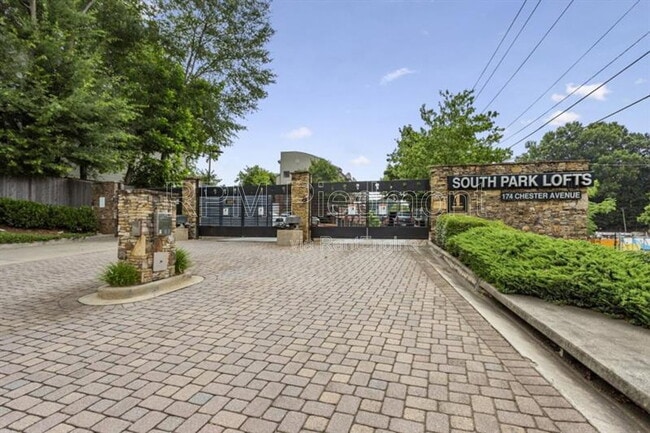 Building Photo - 174 Chester Ave SE