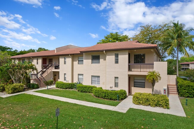 Building Photo - 9267 Vista Del Lago