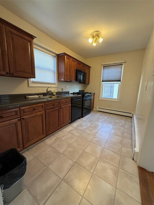 Building Photo - 283 Houston Ave