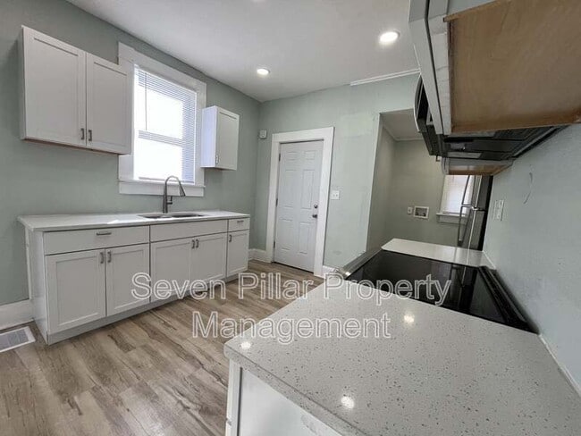 Building Photo - 1347 E Livingston Ave