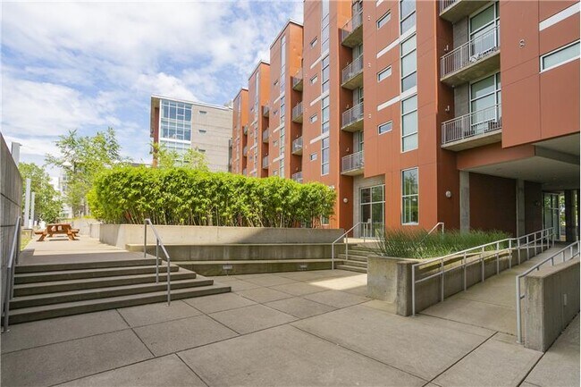 Building Photo - 2115 Yeaman Pl