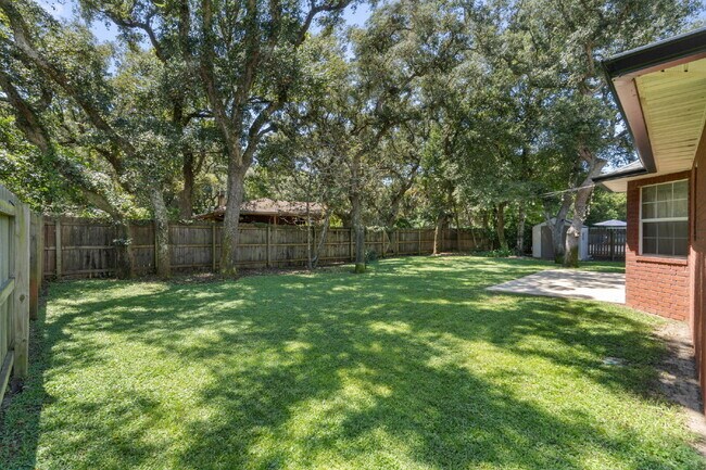 Building Photo - 7968 Lola Cir