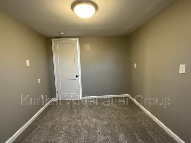 Building Photo - 132 N 82nd St