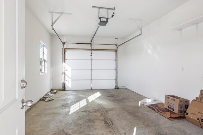 Building Photo - 3048 E Stillwater Landing