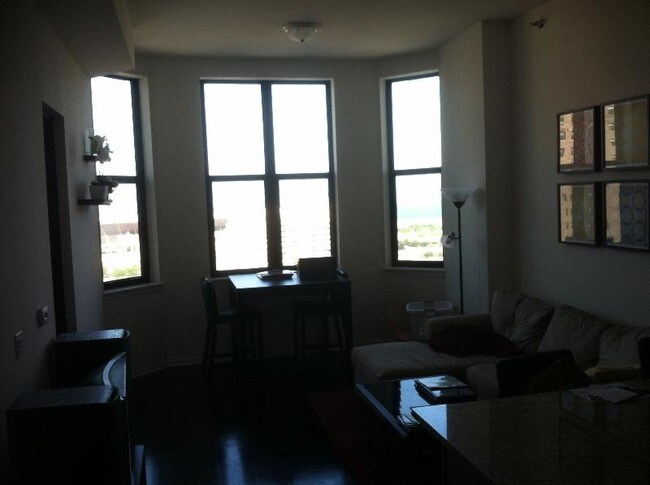 Building Photo - 1464 S Michigan Ave