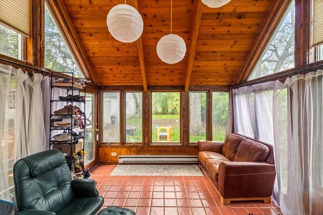 Building Photo - 745 Greenview Pl