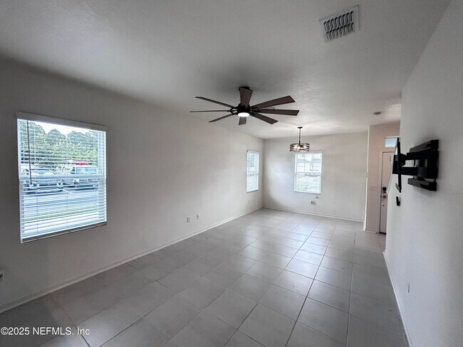 Building Photo - 379 Annies Pl