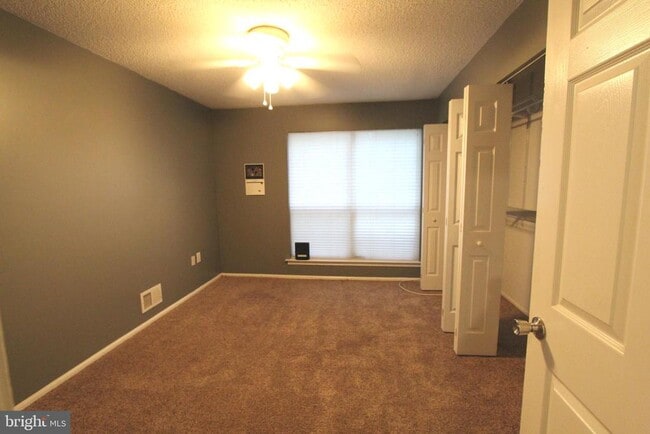 Building Photo - 83 Willow Ct