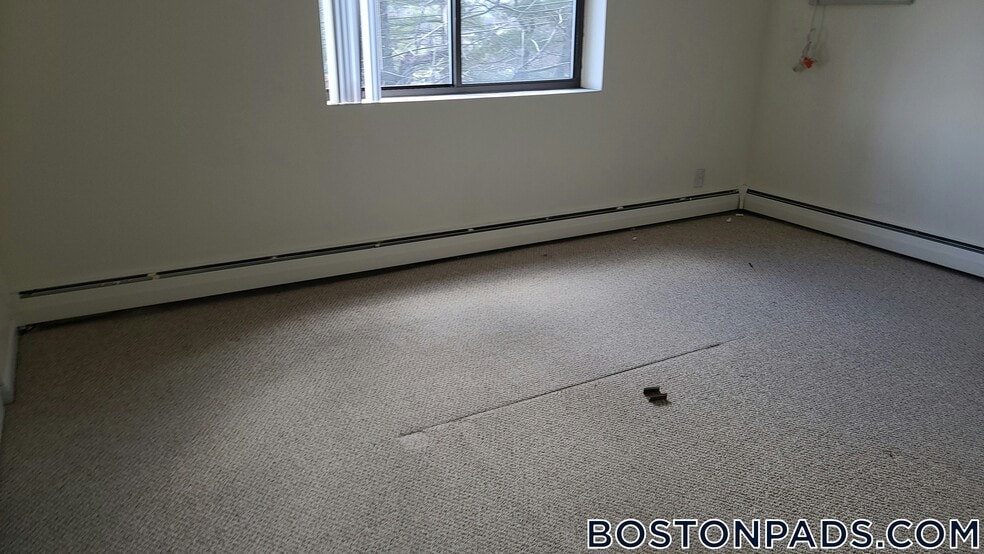 Building Photo - 24 Whites Ave