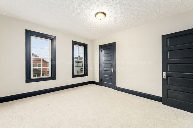 Building Photo - 1044 Sullivant Ave