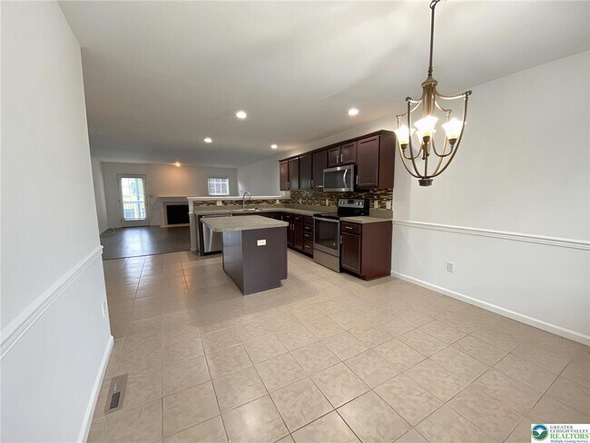 Building Photo - 2150 Rolling Meadow Dr