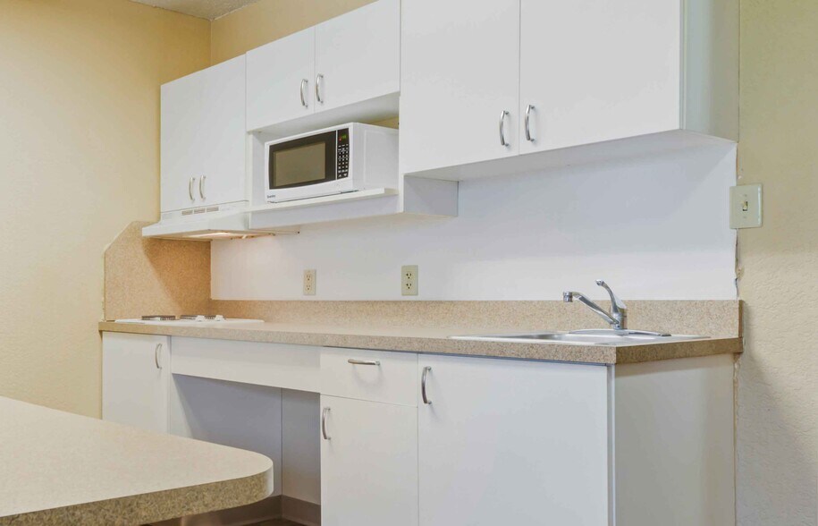 Building Photo - Furnished Studio-Greensboro - Airport