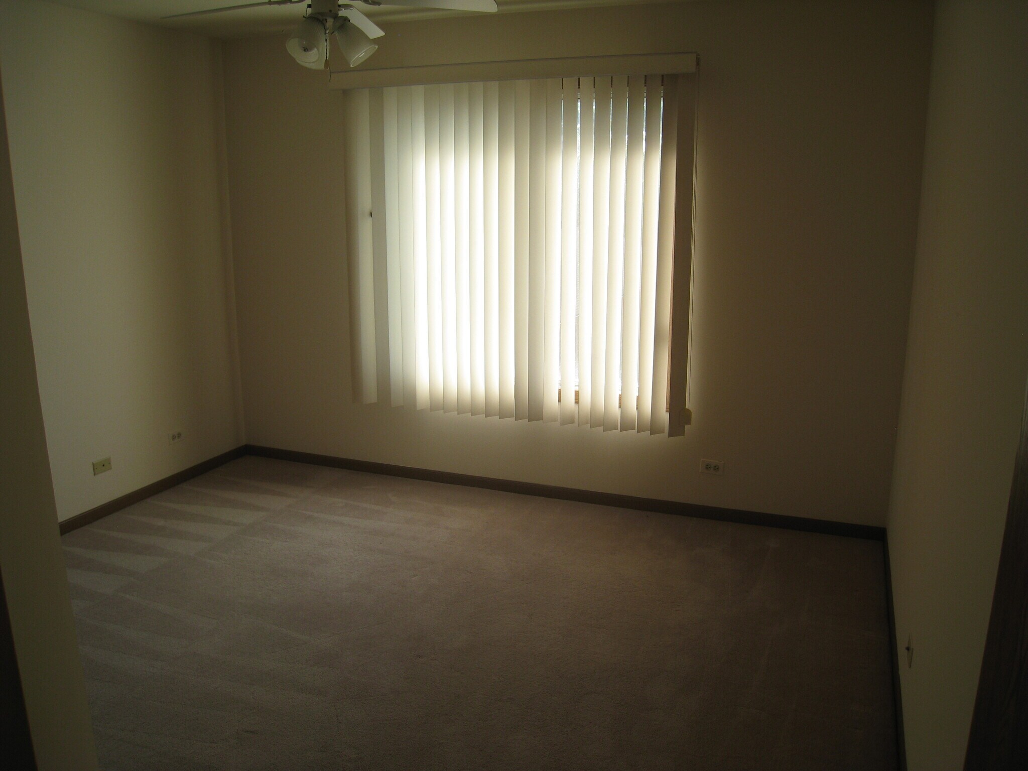 Building Photo - 425 N Eric Dr