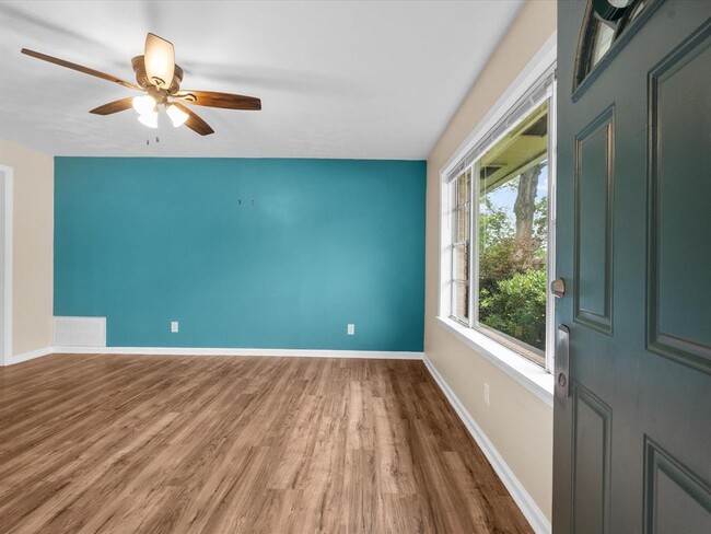 Building Photo - 8014 Dellanera Rd