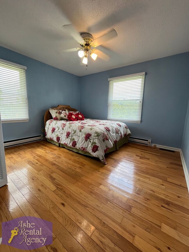 Building Photo - Charming 3bd/2ba House In West Jefferson