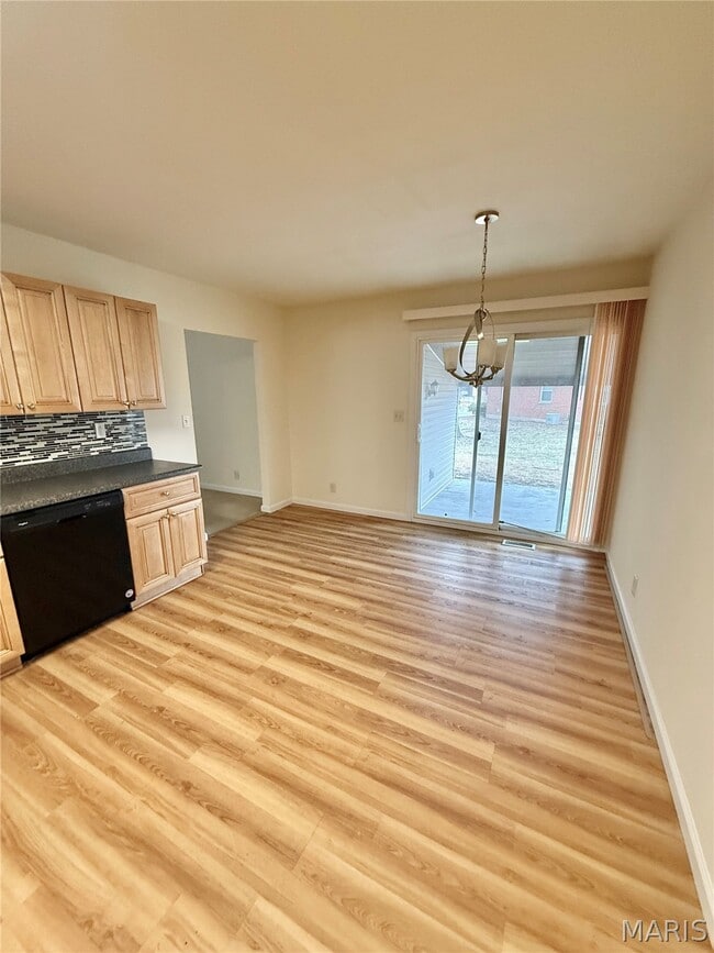 Building Photo - 455 S 6th St