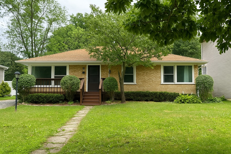 Primary Photo - 127 S Forest Ave