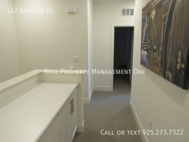 Building Photo - 147 Apricot St