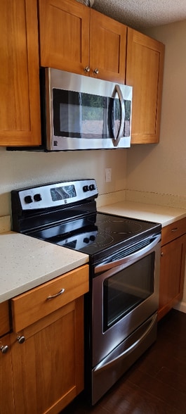 Building Photo - 1626 Kent Des Moines Rd