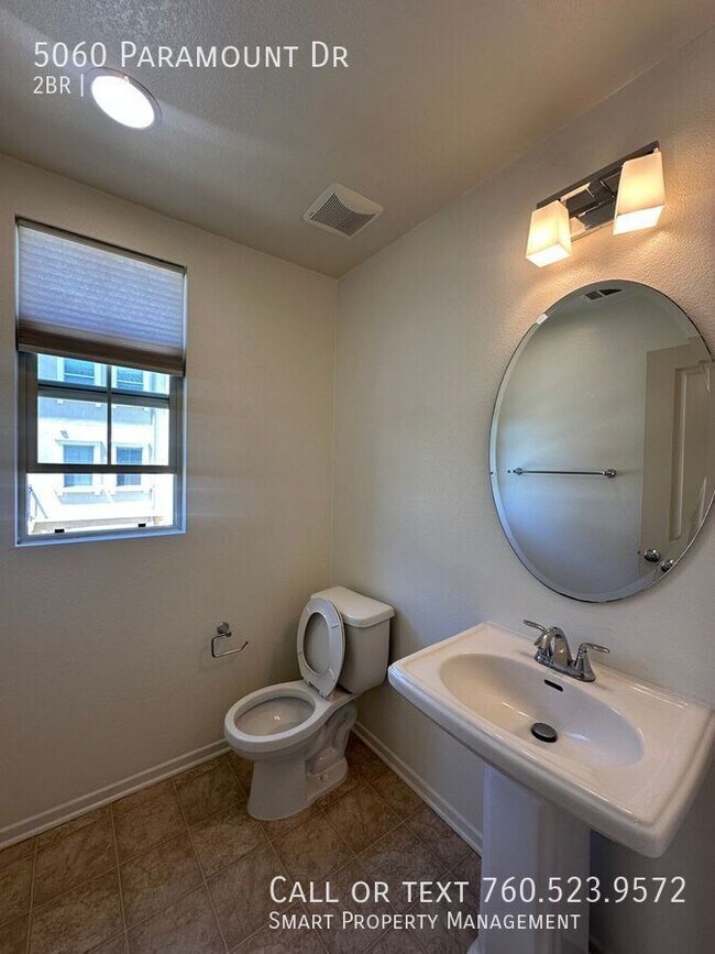 Building Photo - 5060 Paramount Dr