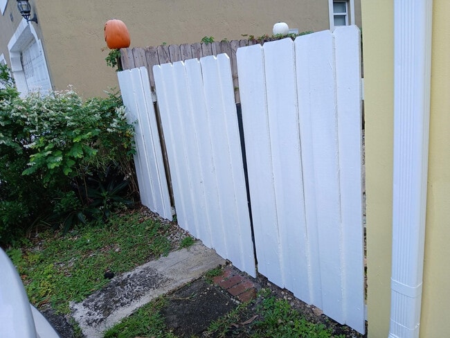 Building Photo - 620 SW 10th St