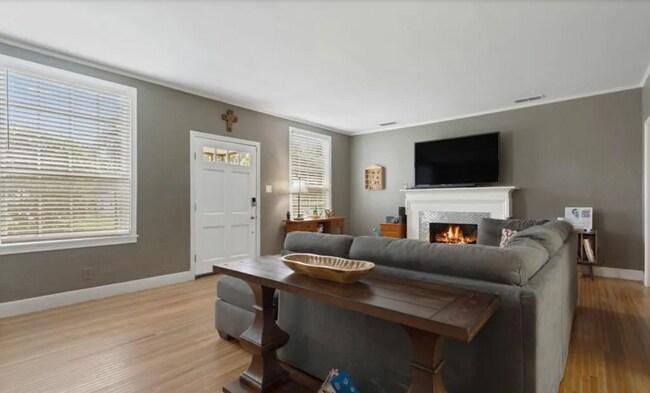 Building Photo - 1413 Augusta Ave